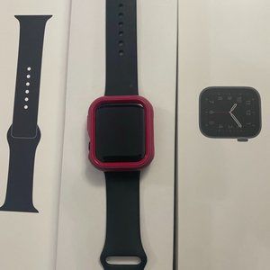 COPY - NWOT APPLE WATCH SE 44M SCREEN W/BLACK WRIST BAND